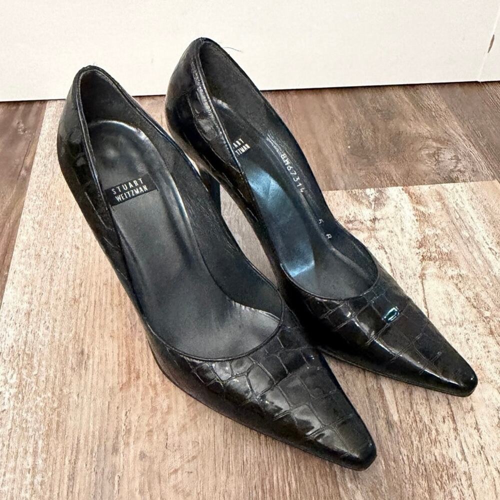 Stuart Weitzman women’s pumps in black crocodile-embossed leather in size 5 EUC